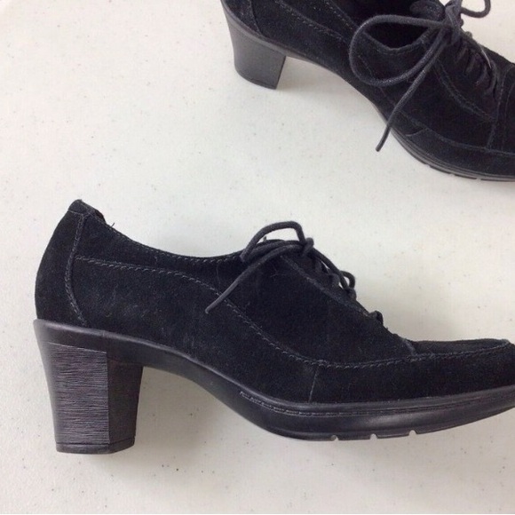 Clarks Suede Shoes Heels Womens 7 - Picture 2 of 8